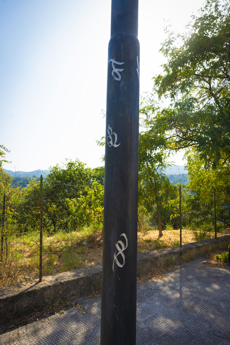 Serie di 5 lampioni calligrafati